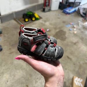 Keen Gray and Red Outdoor Sandals with Closed-Toe Design